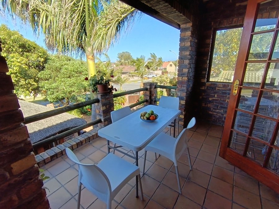 3 Bedroom Property for Sale in Wavecrest Eastern Cape
